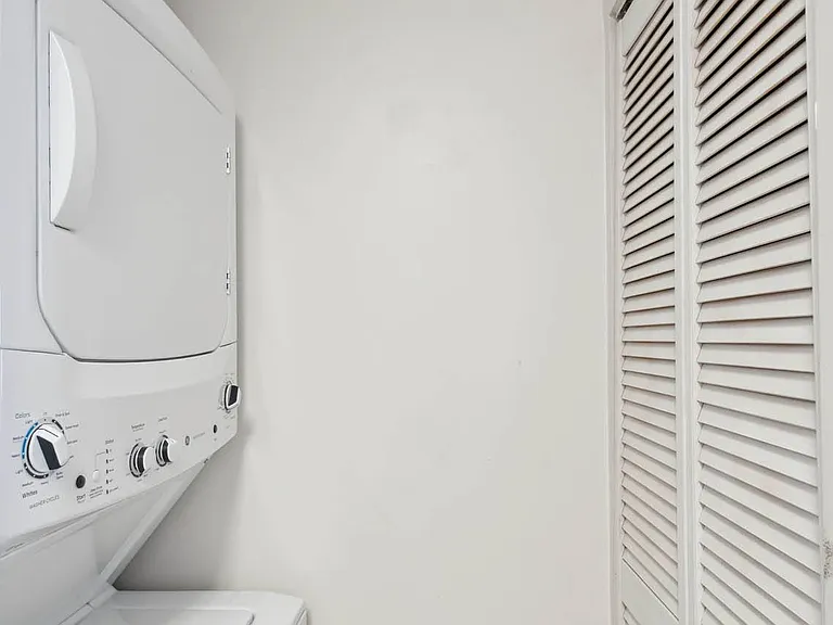 Seasons Apartments — Photo 15