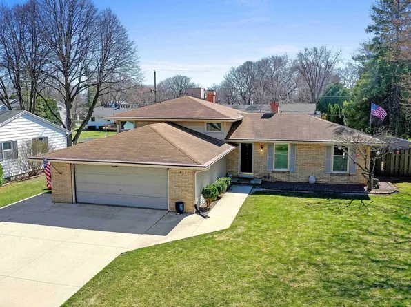 504 Hilltop Dr, Green Bay, WI 54301