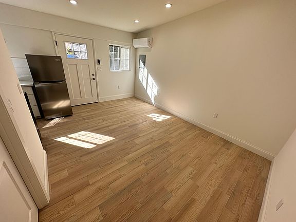 3rd image of 1200 Mentone Ave