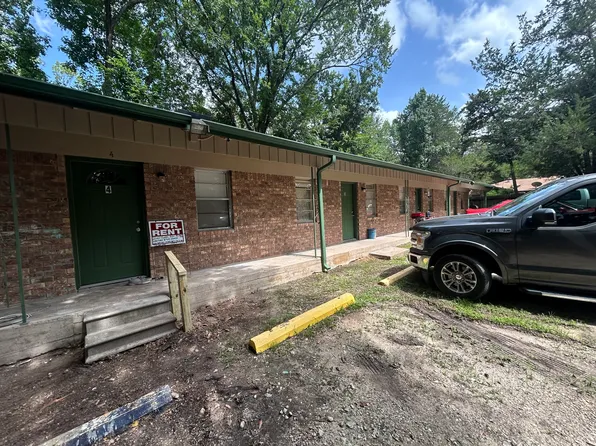 324 1/2 13th St #4, Huntsville, TX 77340