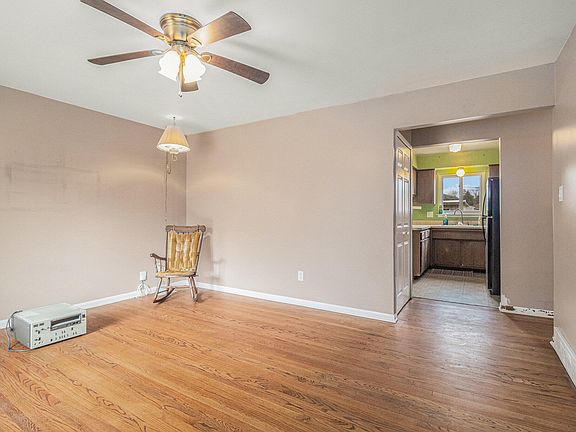 4th image of 15136 Arcola St