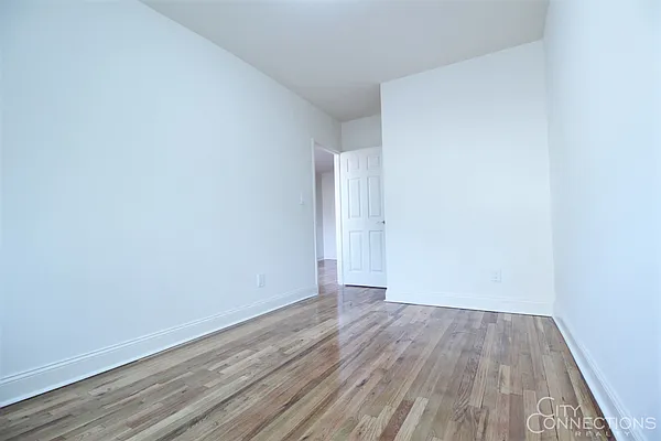 Rented by City Connections Realty | media 27