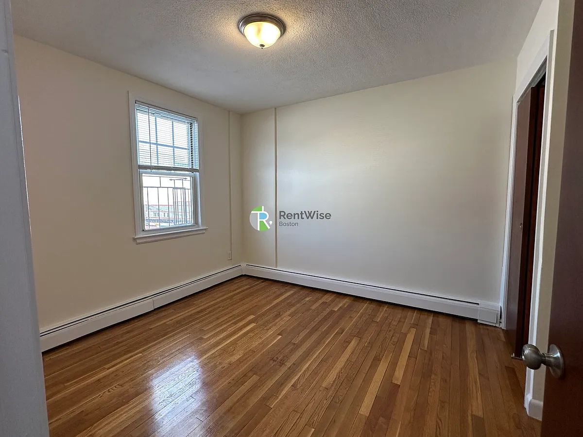 Building Photo - 164 N Beacon St #2