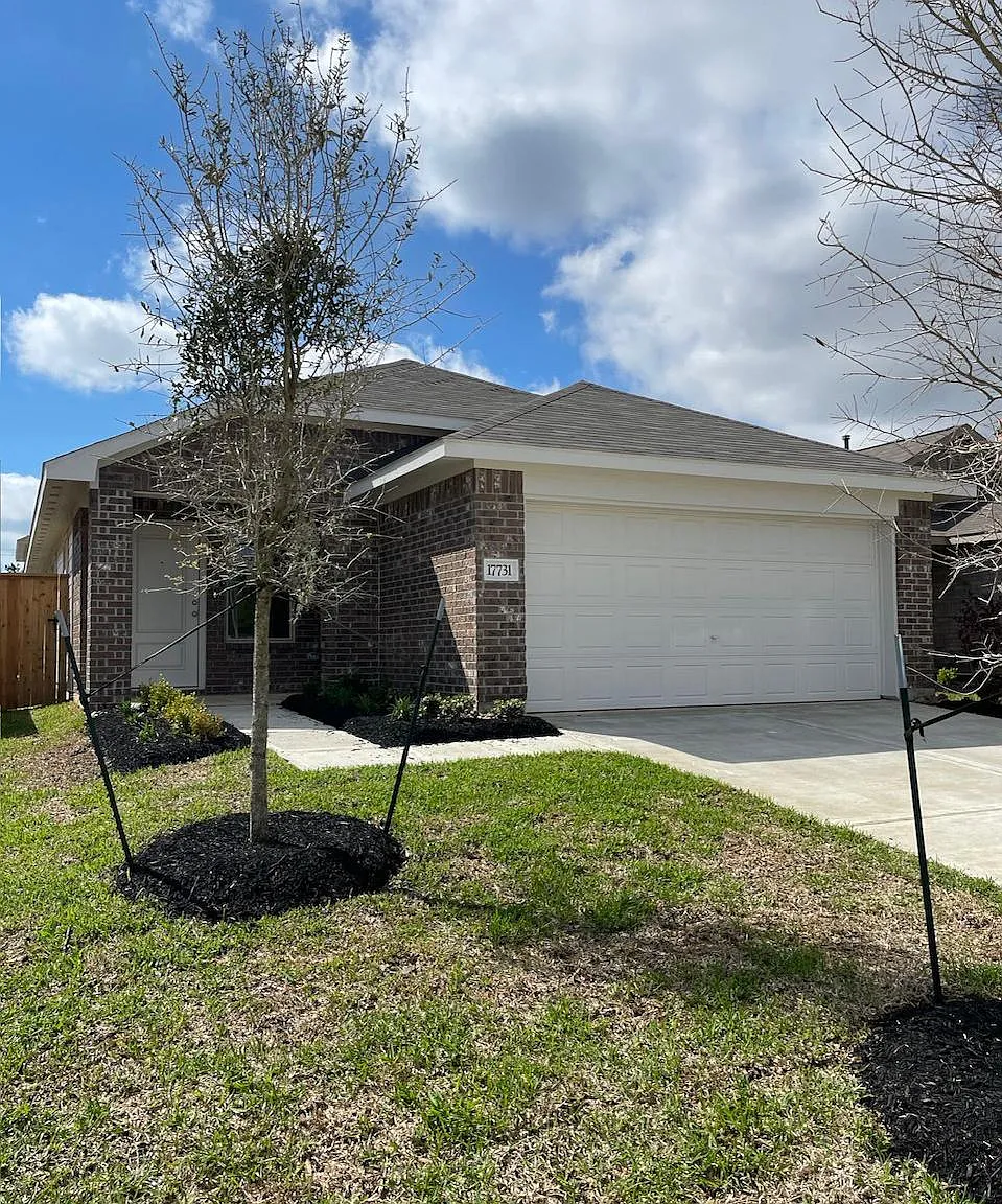 3 bed, 1348 sqft, $1,805 — Photo 1