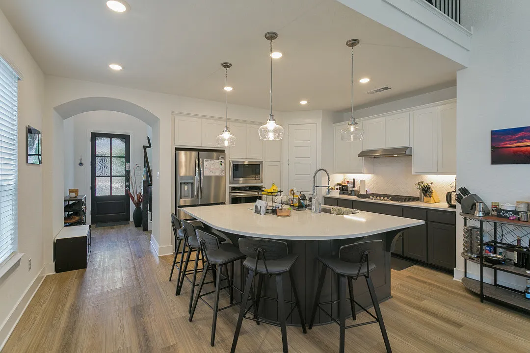1212 Carnation Dr — Photo 4
