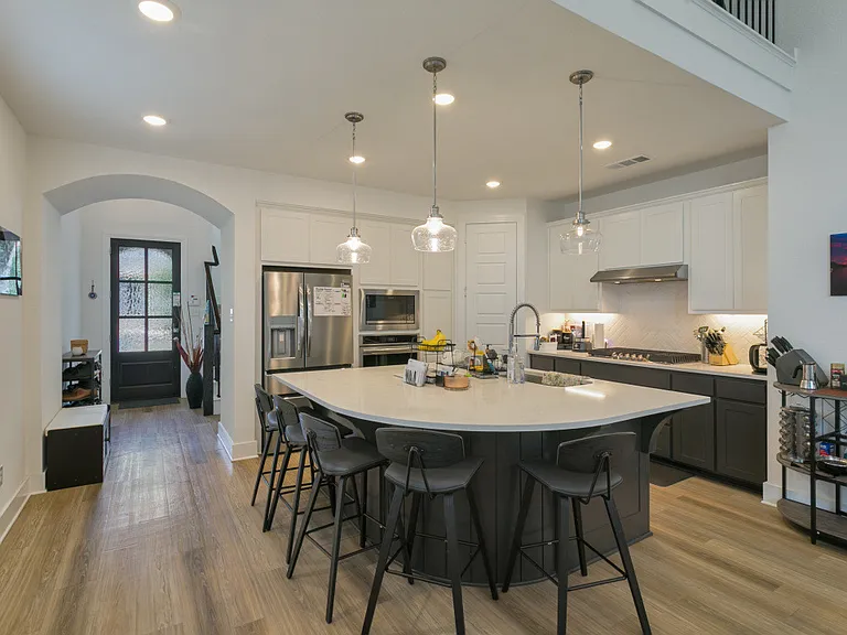 1212 Carnation Dr — Photo 4