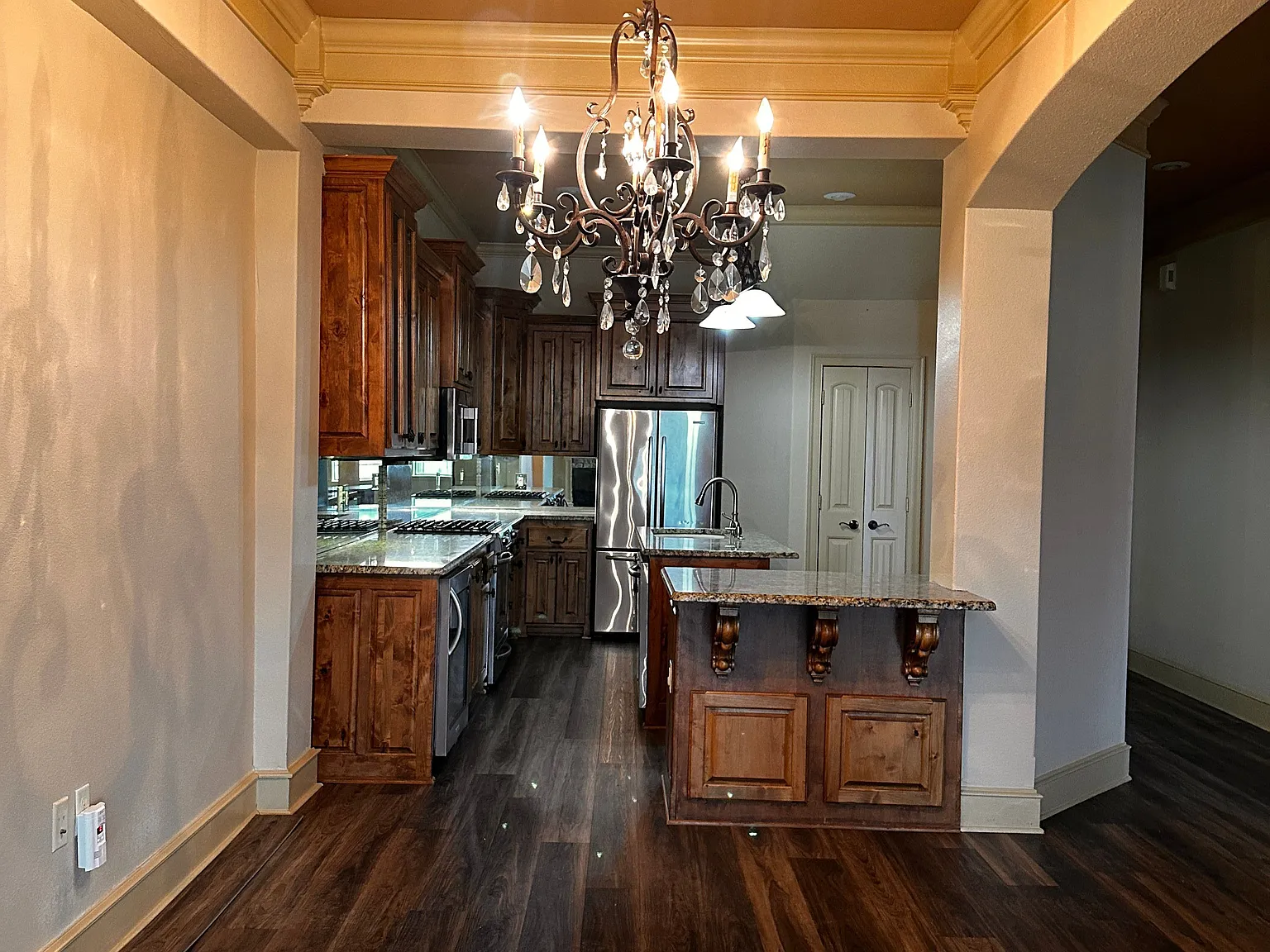 3 bed, 2.5 bath, 2700 sqft, $2,500 — Photo 2