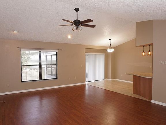 4th image of 826 Cambridge Way