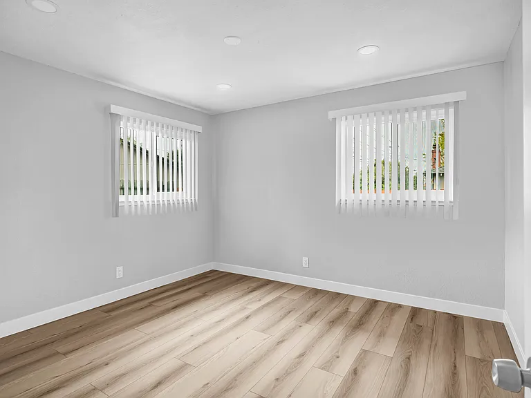 El Camino Duplexes — Photo 16