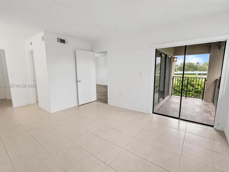210 W Park Dr #2052 — Photo 23