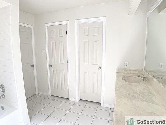 5th image of 2914 Maple Knoll Dr