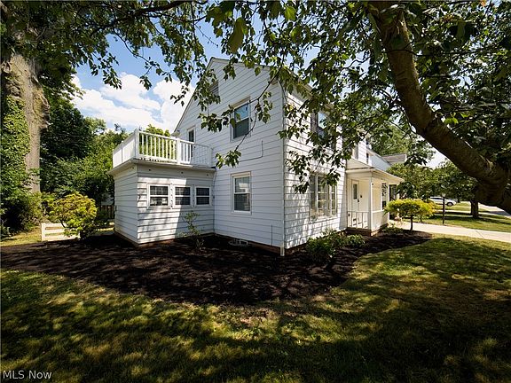 4th image of 131 Lake Edge Dr