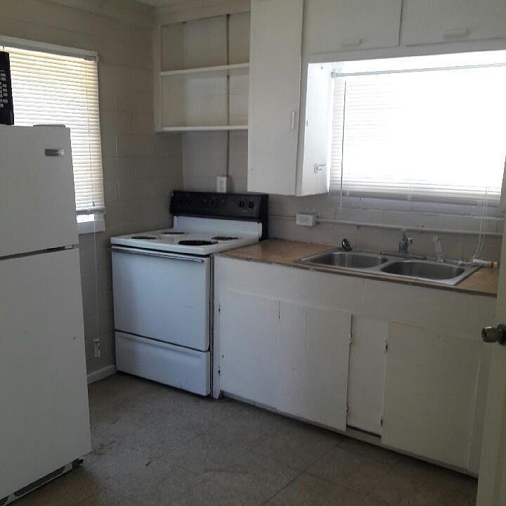 2nd image of 4514 Evelyn St