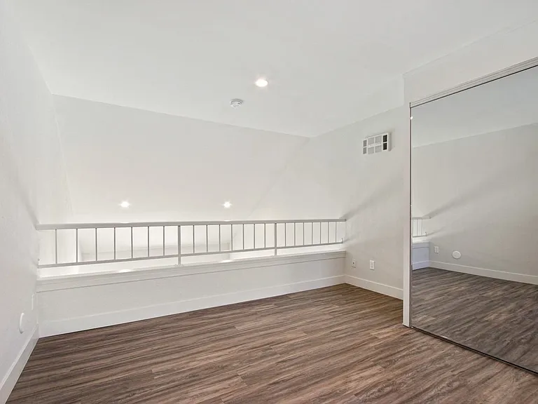 Woodcliff Apartments — Photo 59