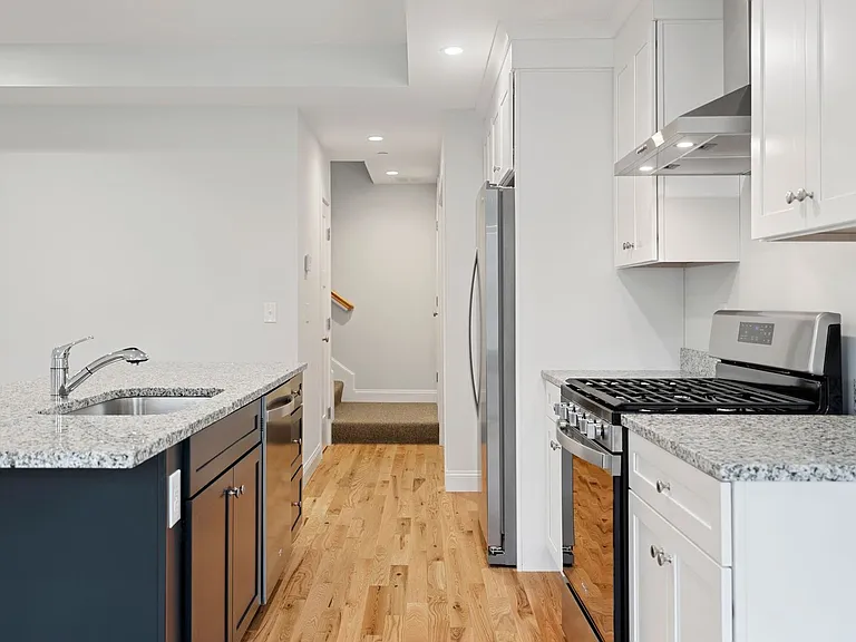 Paul's Place — Photo 8