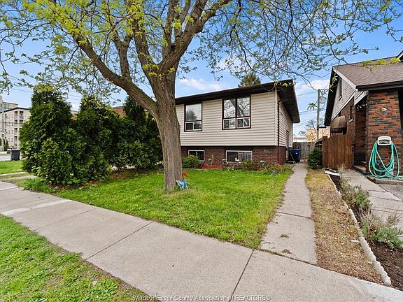 3rd image of 816 Dawson Rd