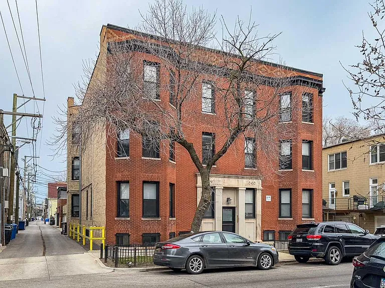 1044 W School St #2F — Photo 16