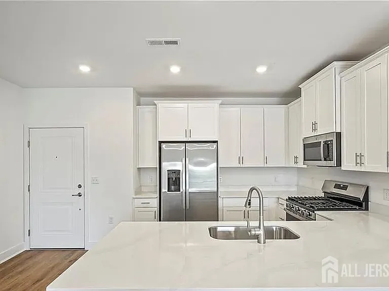 28310 Radford Ct — Photo 3