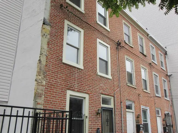 4207 Ranstead St, Philadelphia, PA 19104