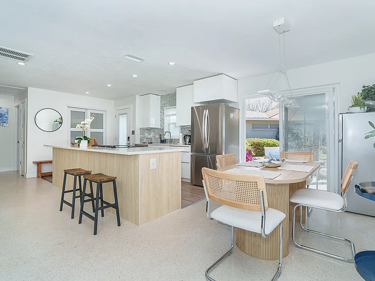 1140 S Moonmist Ct — Photo 3