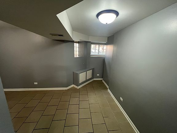 2nd image of 932 N Waller Ave #B