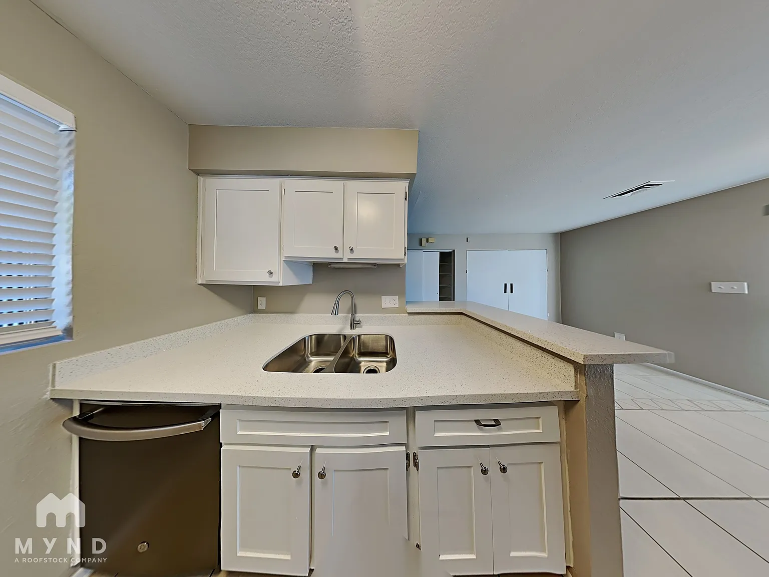 2 bed, 2.0 bath, 976 sqft, $1,599 — Photo 3
