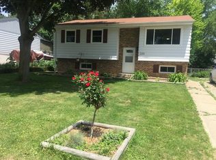 399 Birchwood Dr, Antioch, IL 60002