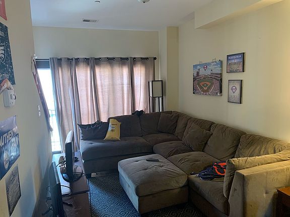 4th image of 1710 Arlington St #B
