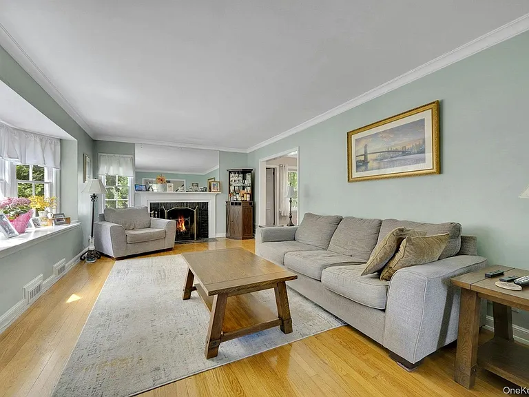 29 Deerfield Ave — Photo 3