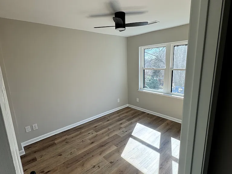 628 E Springfield Rd — Photo 8