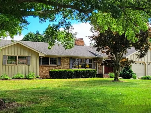 1898 Briarcliff Dr, Saint Joseph, MI 49085