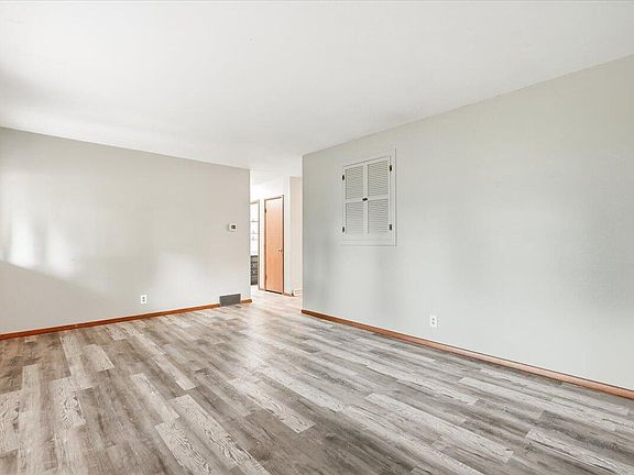 5th image of 603 E Nishna Rd