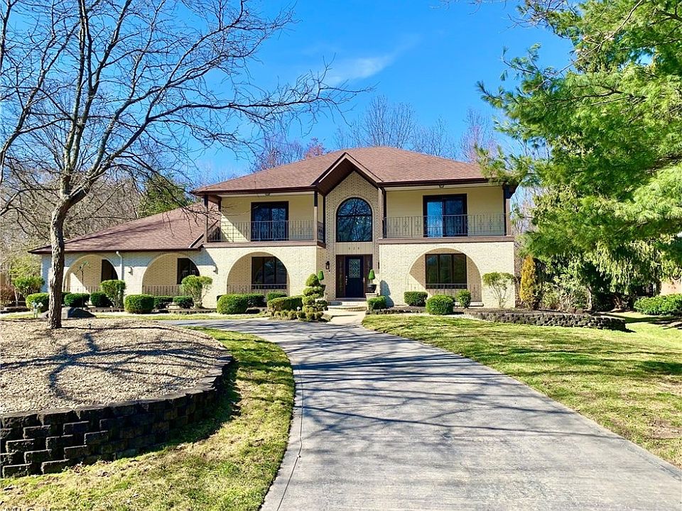 1st image of 828 Hardwood Ct