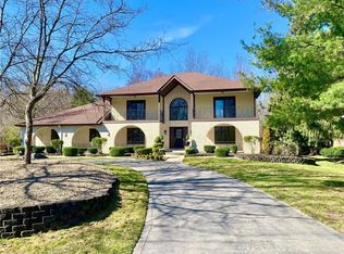 828 Hardwood Ct, Gates Mills, OH 44040