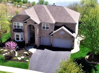 2933 Kelly Dr, Elgin, IL 60124