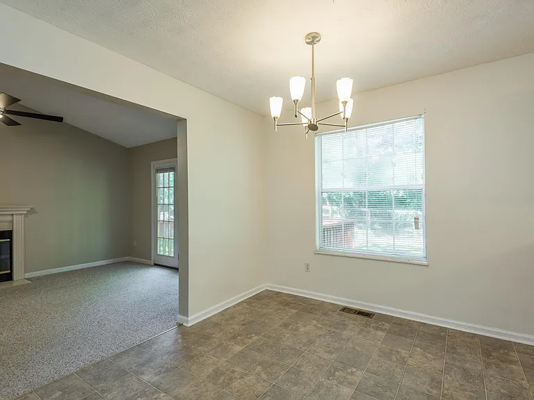 1560 Pheasants Glen Dr — Photo 54