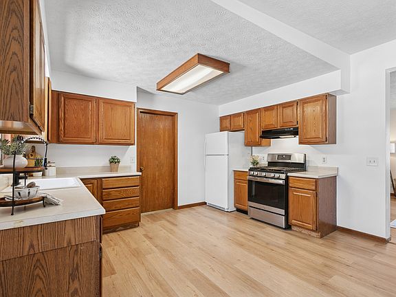 5th image of 33430 N Hunt Club Rd