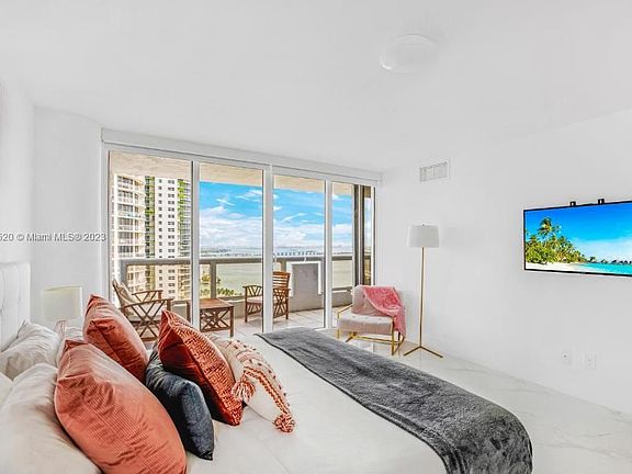 2nd image of 1717 N Bayshore Dr APT 2851