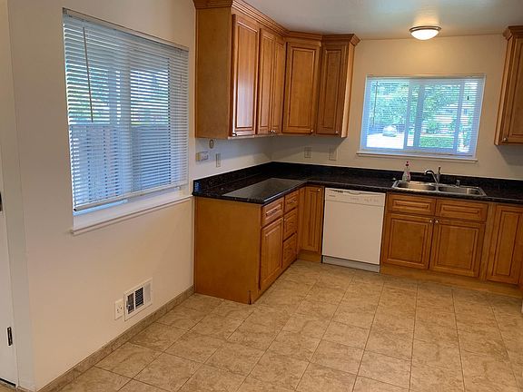 5th image of 624 Calero Ave