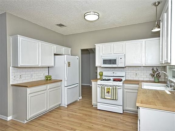 3rd image of 2103 Phlox Ct