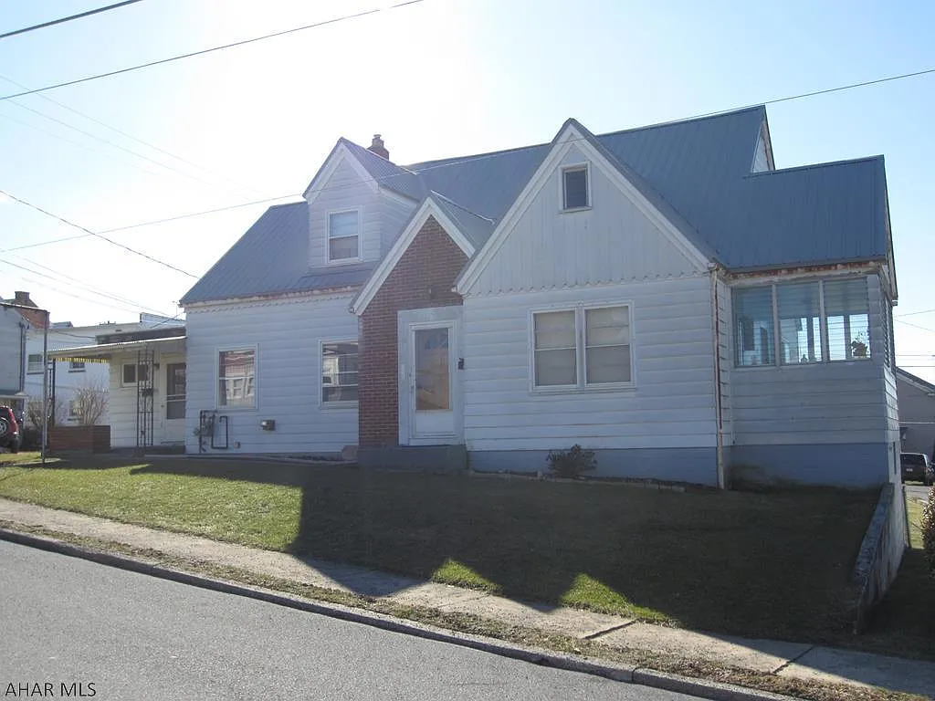 107 W Julian St photo 1