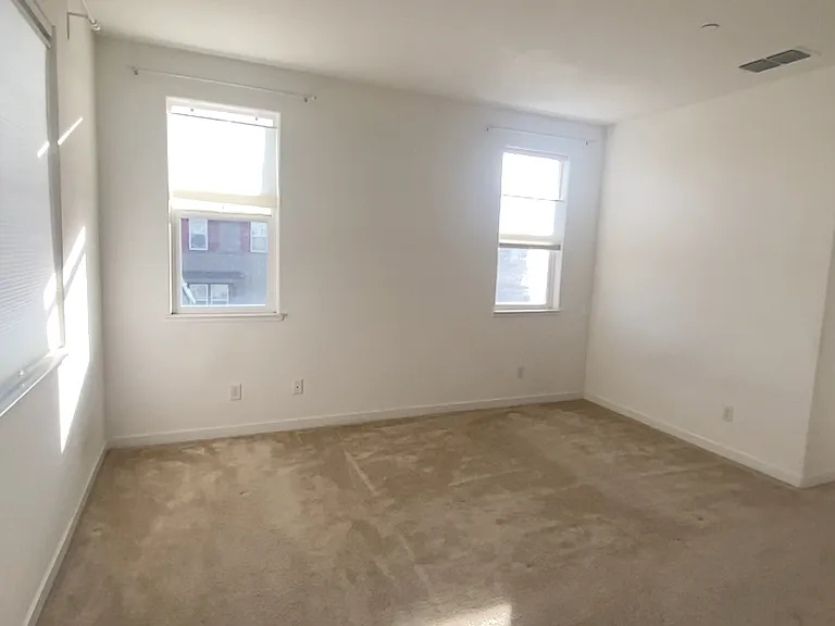 2339 Spitfire Way — Photo 4
