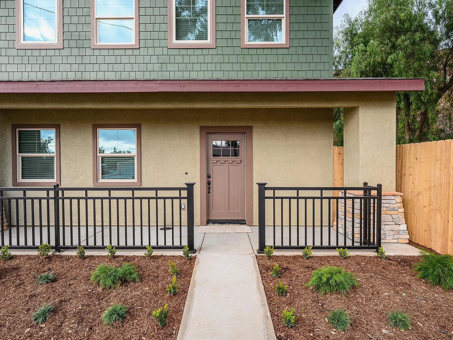 3 bed, 1.5 bath, $2,975 — Photo 2