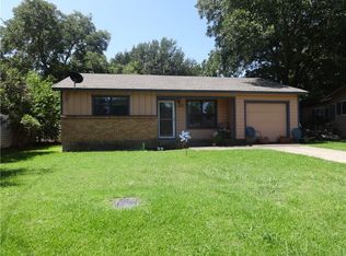 402 Pecan St, Grandview, TX 76050