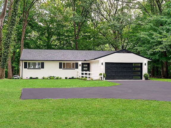 3rd image of 541 Yaronia Dr N