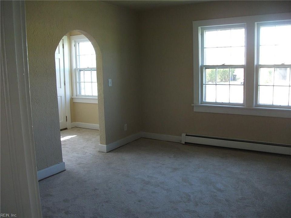 2nd image of 1113 Evelyn St