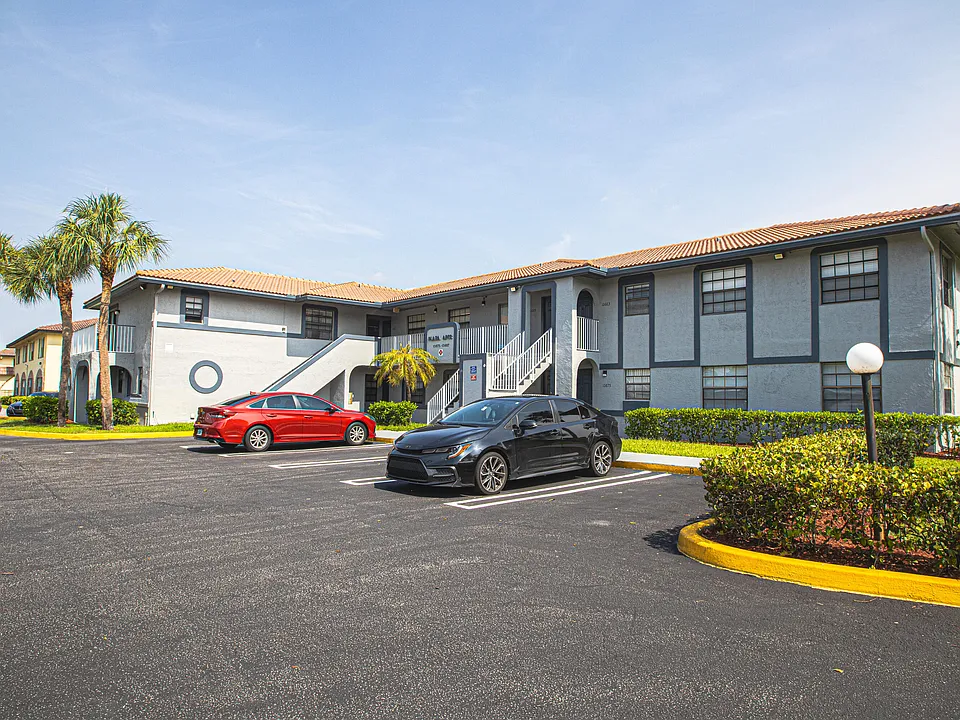 10687 Royal Palm Blvd