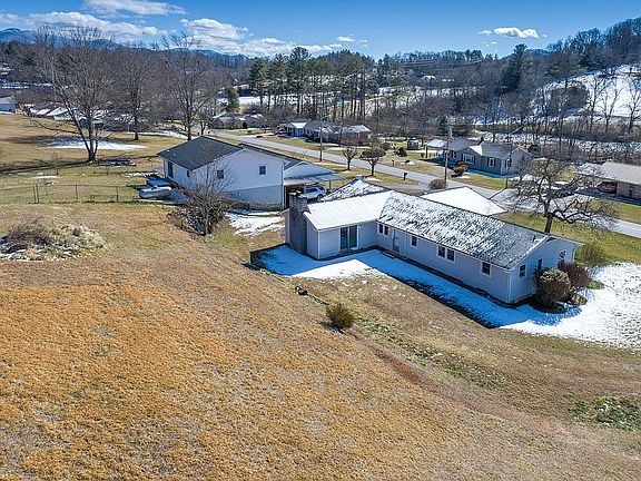5th image of 215 Palmer Dr