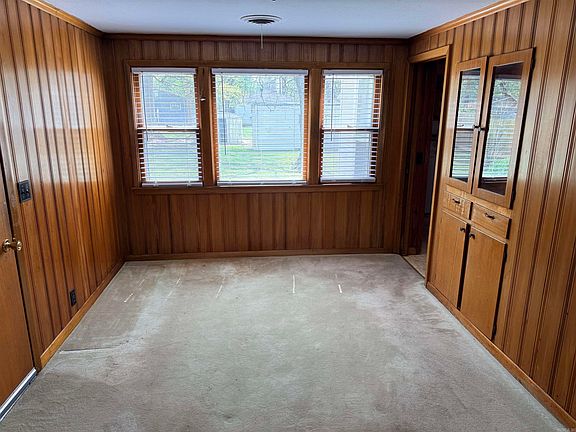 4th image of 807 W 10th St