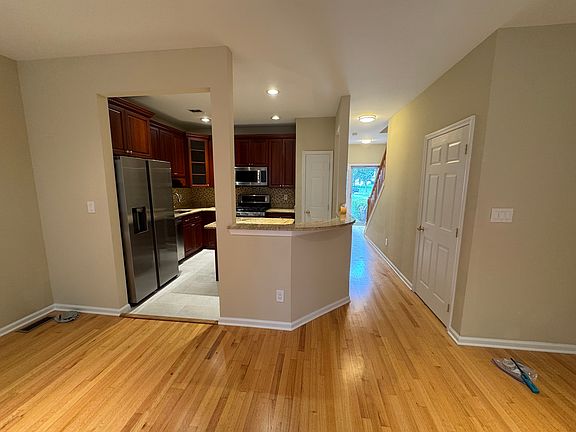 3rd image of 587 Brittany Cir